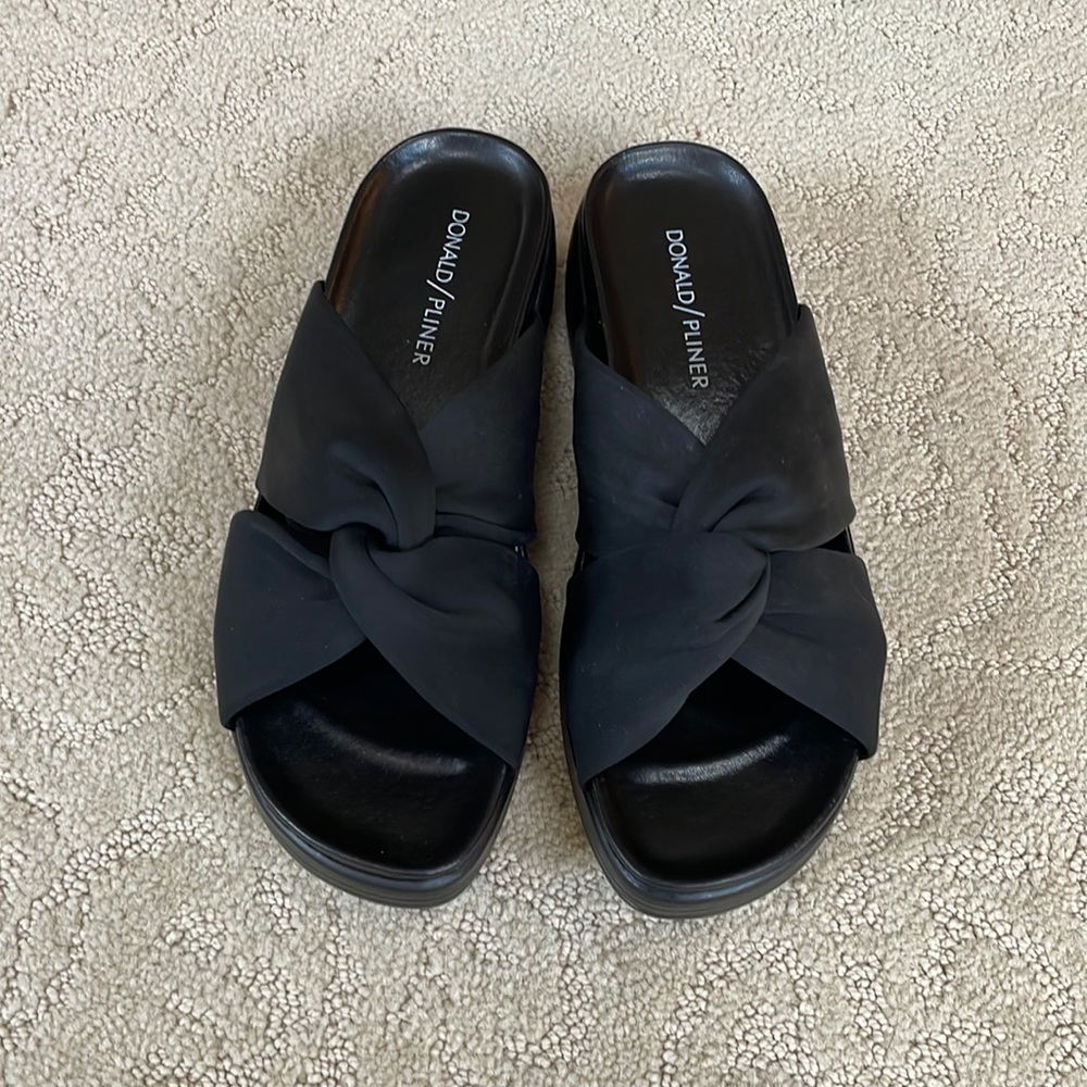 Donald Pliner Black Crepe Elastic Sandles